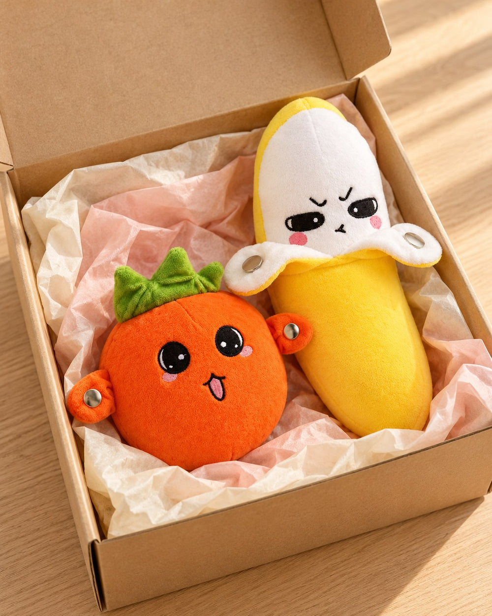 Concept de présentation cadeau avec une banane et une orange Frutiko